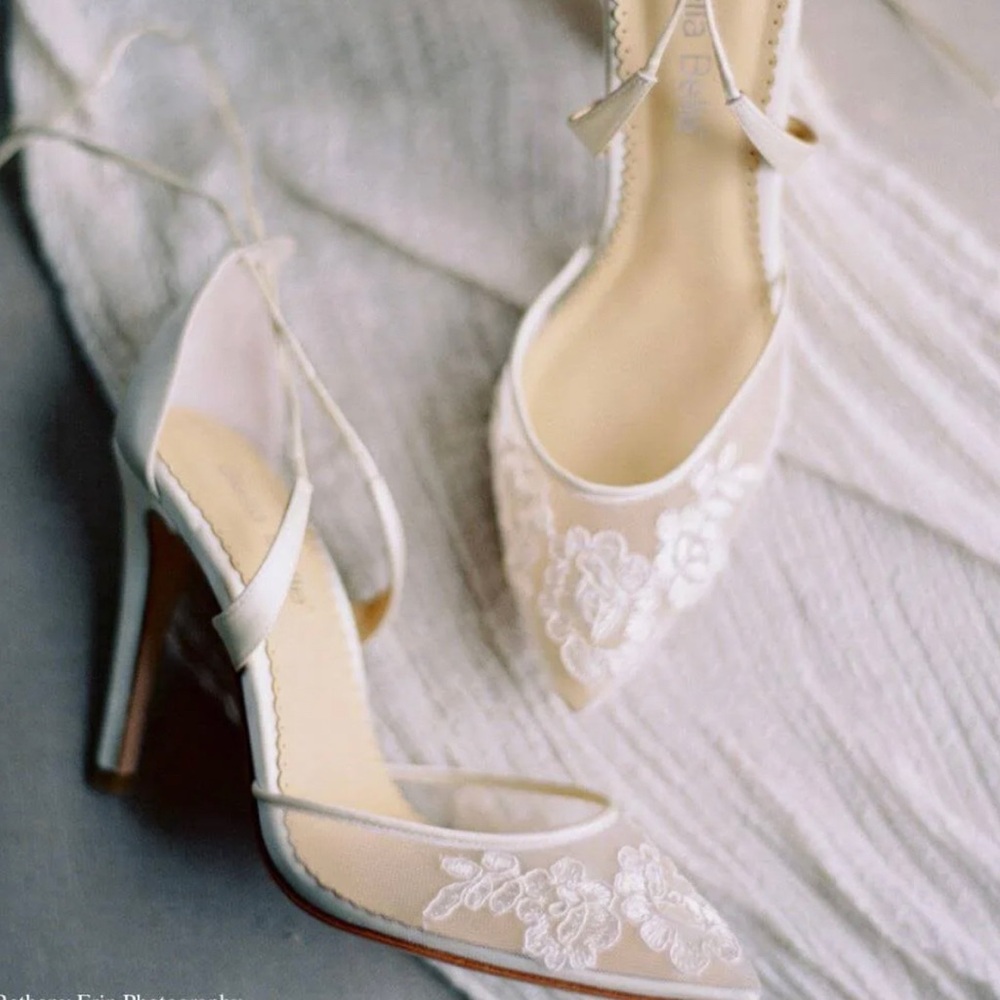 Bella Bella Anita Ivory Pumps